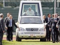 Концерн Mercedes-Benz изготовит новый папамобиль для Бенедикта XVI