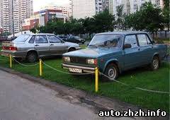 В Украине за парковку авто на зеленых зонах будут снимать номера?