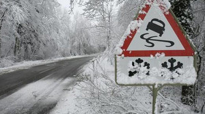 До уваги учасників дорожнього руху: на Житомирщині очікуються сніг та ожеледиця!