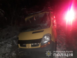 Жахлива ДТП на Житомирщині: мікроавтобус в’їхав у ЗІЛ: один чоловік загинув, ще 5 – отримали травми