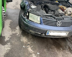 На вулиці Лесі Українки комунальний МАЗ в’їхав у припаркований Volkswagen. ФОТО