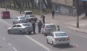 У результаті автоштовханини на вулиці Леха Качинського сталися дві ДТП та був ускладнений рух.ВІДЕО
