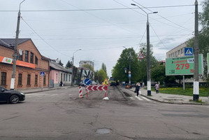 У Житомирі почали ремонт вулиці Ріхтера: частково обмежили рух і зрізають асфальт. ФОТО