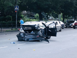 У Житомирі на перехресті зіткнулися BMW і Hyundai. ФОТО