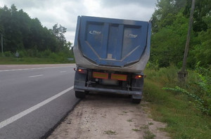 На трасі у Житомирській області водій вантажівки хотів відкупитись від патрульних