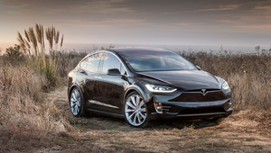 Компанія Tesla відкликає 578,6 тис. електромобілів через проблеми зі звуковою системою