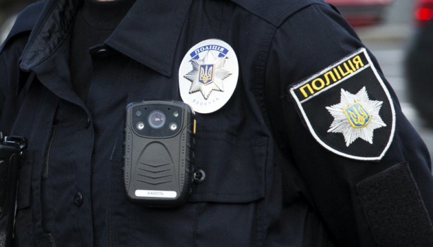 У Житомирі на проспекті Миру патрульна поліція зупинила водія з наркотиками та пішохода з нарколабораторією. ФОТО Фото 1