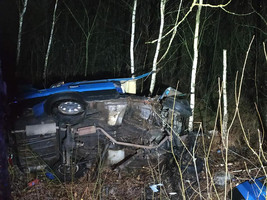 На Житомирщині автівка з'їхала у кювет і перекинулась: водій загинув
