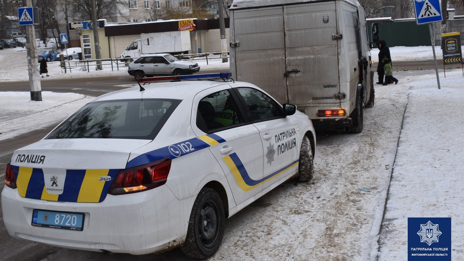 У Житомирі поліція провела рейд по Бердичівській. Оштрафували порушників паркування Фото 8