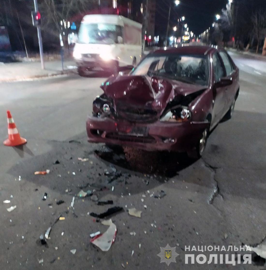 У Житомирі на перехресті Вітрука-Шевченка зіштовхнулись Hyundai та Geely: один водій отримав травми.Фото Изображение 4