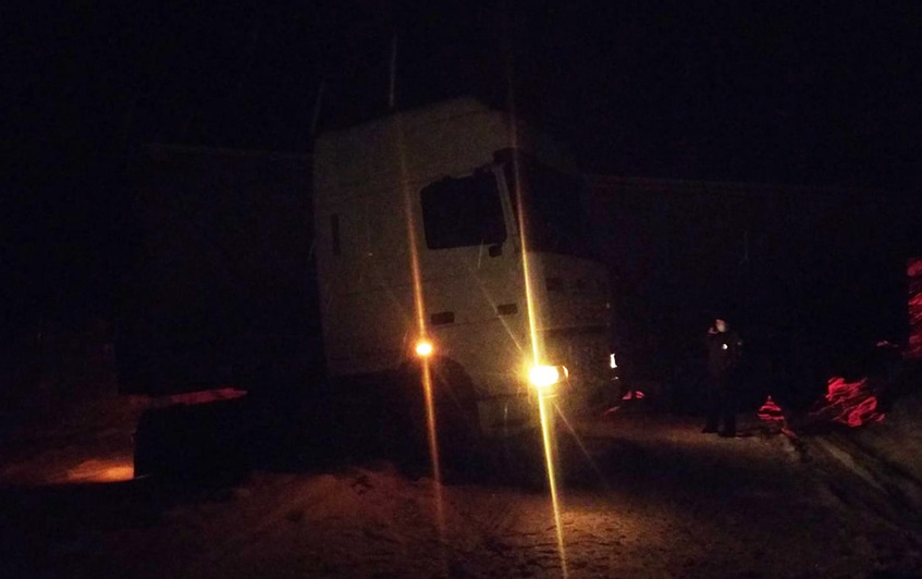 На Житомирщині фура задавила водія: чоловік зупинився на дорозі та вийшов з кабіни, а вантажівка покотилася Изображение 2