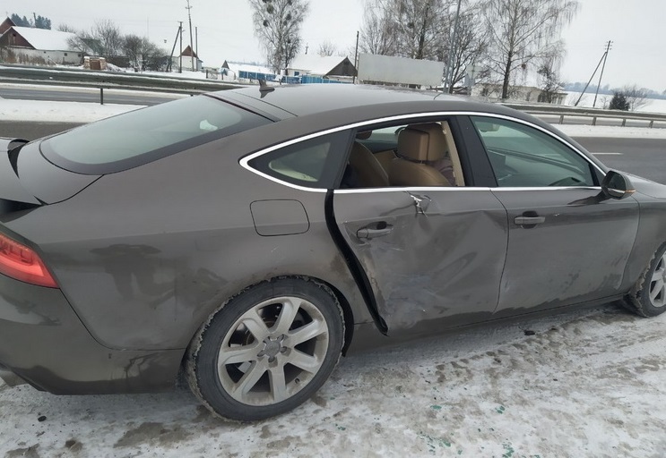 На трасі Київ – Чоп Mercedes в’їхав у попутну Audi Фото 3