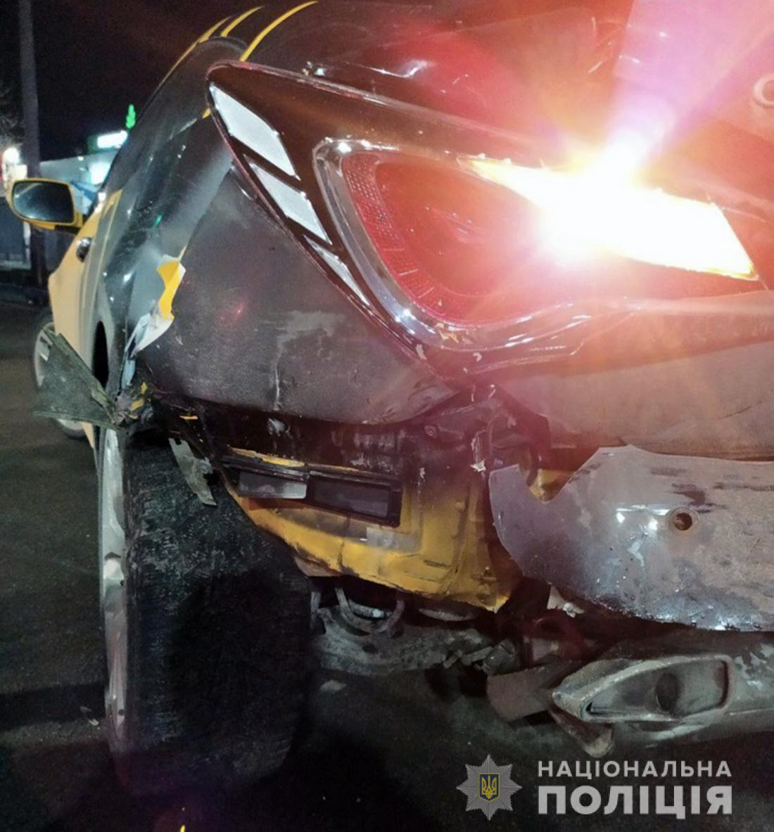 У Житомирі на перехресті Вітрука-Шевченка зіштовхнулись Hyundai та Geely: один водій отримав травми.Фото Фото 3