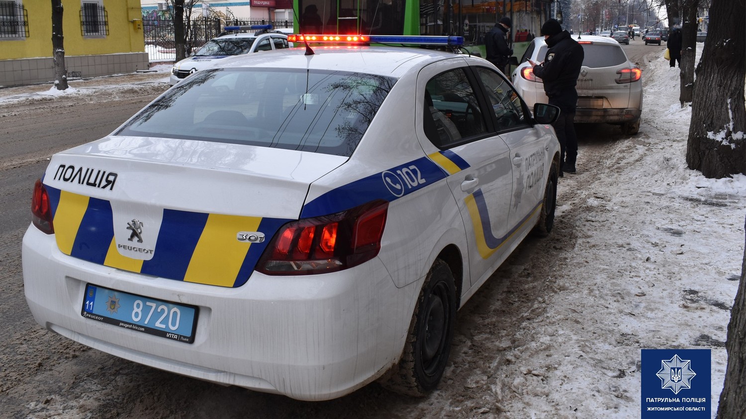 У Житомирі поліція провела рейд по Бердичівській. Оштрафували порушників паркування Фото 6