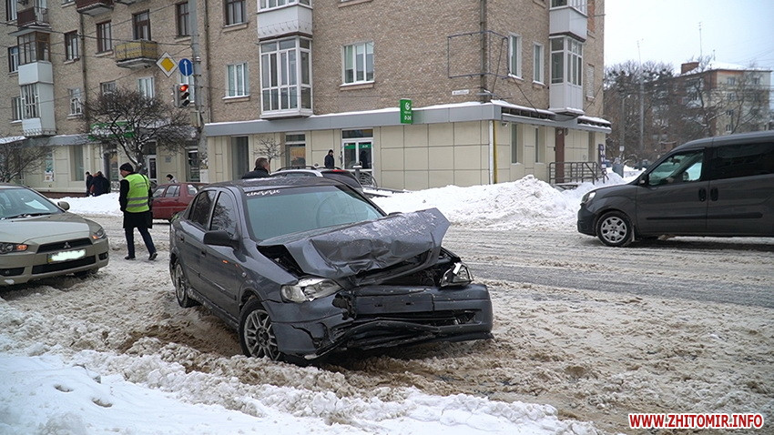 На Леха Качинського у Житомирі зіткнулися Opel, Audi та Mitsubishi. ФОТО. ВІДЕО Фото 6