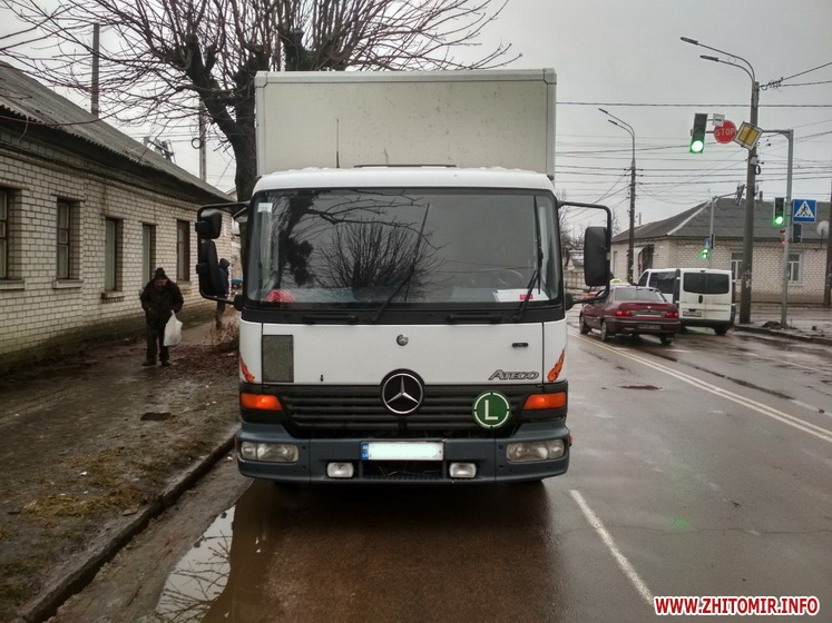 Подвійна ДТП в Житомирі заблокувала рух трамваїв. ФОТО Фото 3