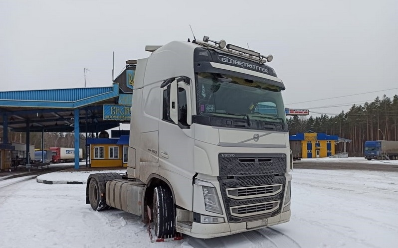 Житомирські прикордонники у Виступовичах виявили вантажівку російської реєстрації, яку розшукував Інтерпол