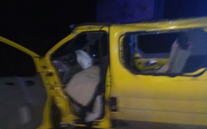 Поблизу Житомира бус з’їхав з дороги та перекинувся: водій помер у лікарні Фото 1