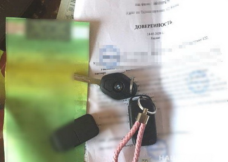 ​На стоянці супермаркету в Житомирі знайшли BMW X5, який тиждень тому викрали на Рівненщині Фото 3
