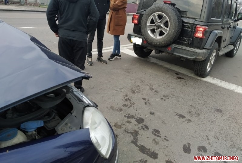 На Київському шосе в Житомирі зіткнулися три автомобілі. ФОТО Фото 6