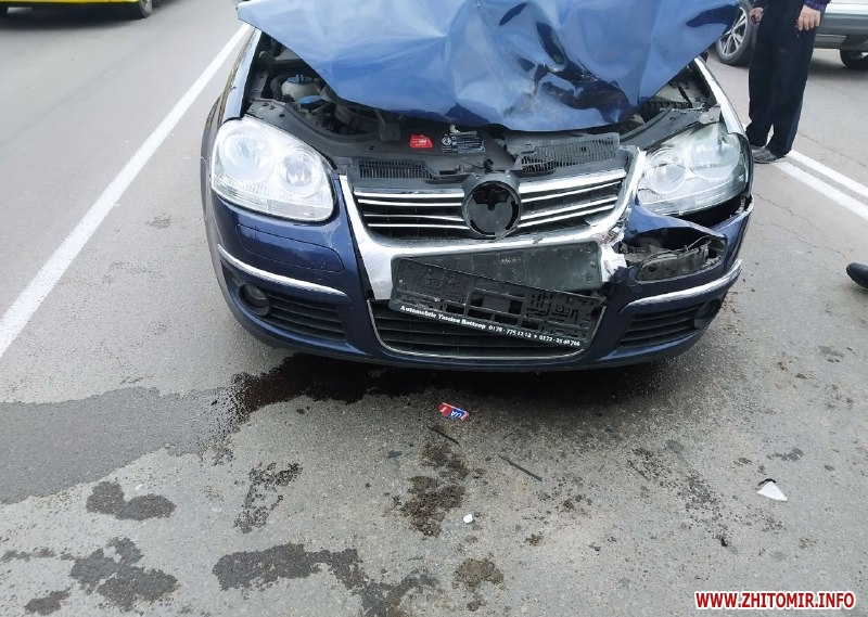 На Київському шосе в Житомирі зіткнулися три автомобілі. ФОТО Фото 5