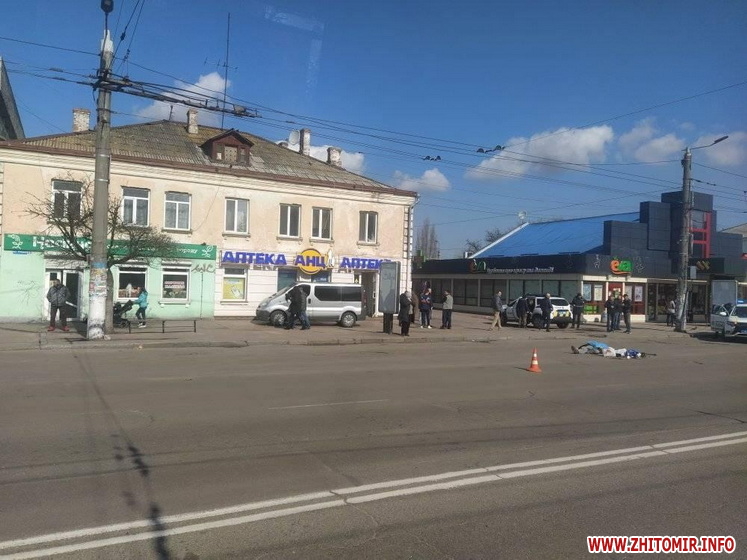 Біля автовокзалу Mercedes на смерть збив жінку, яка переходила дорогу Фото 3