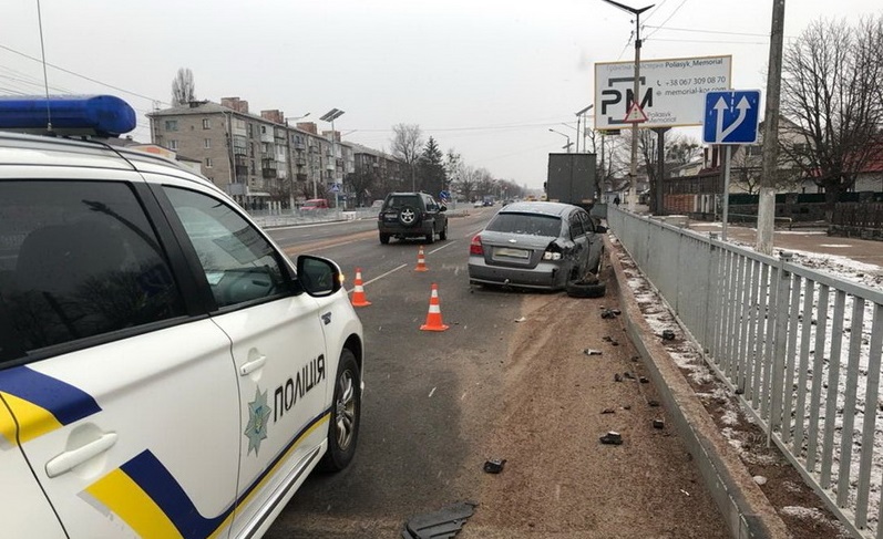 Уночі в Коростишеві Volkswagen зачепив Chevrolet і влетів під вантажівку: загинули двоє чоловіків і 16-річна дівчина