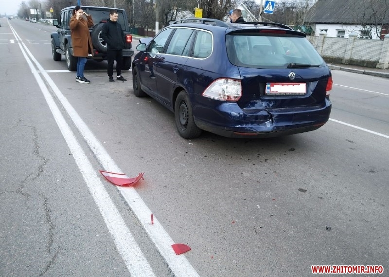 На Київському шосе в Житомирі зіткнулися три автомобілі. ФОТО Фото 3