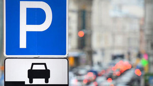 В Україні автомобілістам заборонили паркуватися на тротуарах