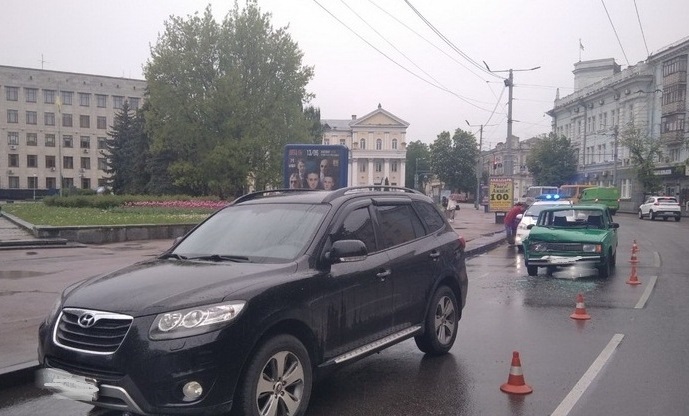У центрі Житомира після зіткнення з Hyundai у ВАЗ вилетіло лобове скло. ФОТО Фото 1