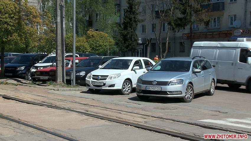 Перші платні парковки у Житомирі облаштують біля Житнього та Сінного ринків. ВІДЕО Фото 5