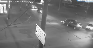 Камери зафіксували вечірню ДТП на перехресті Київської та Східної у Житомирі: водійка Nissan не пропустила Toyota