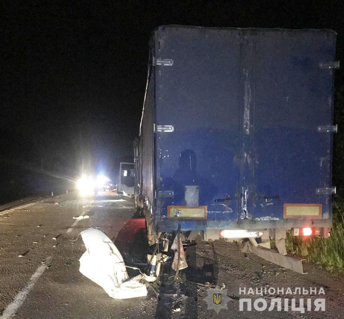 Біля Бердичева зіштовхнулися вантажівка та легковик: є загиблі та травмовані Изображение 2