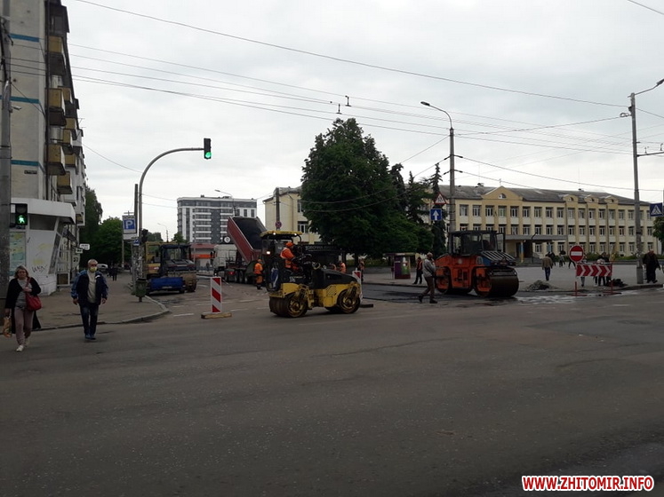 У Житомирі розпочали ремонт дороги на Хлібній та частково обмежили рух, на Київській творилася тягнучка Фото 5
