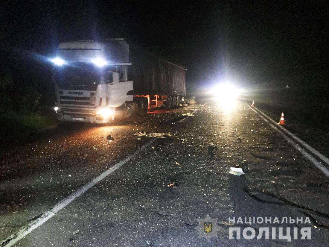 Біля Бердичева зіштовхнулися вантажівка та легковик: є загиблі та травмовані Изображение 4