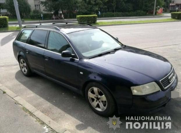 У Житомирській області виявили СТО, на яку з Волині приганяли крадені автівки: вилучили три Volkswagen та дві Audi Фото 1
