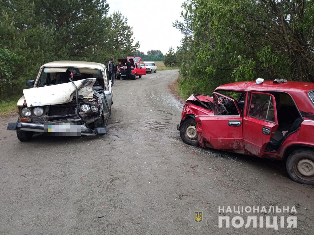 У Житомирській області зіткнулись два ВАЗи: травми отримали водії та 7-річний хлопчик Изображение 2