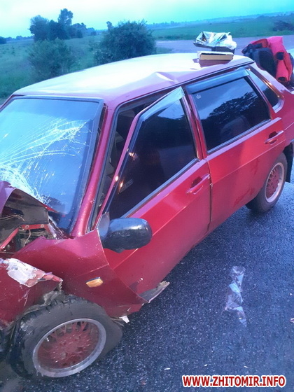На трасі у Житомирській області зіткнулись Volkswagen та ВАЗ, один водій з травмами у лікарні. ФОТО Изображение 2