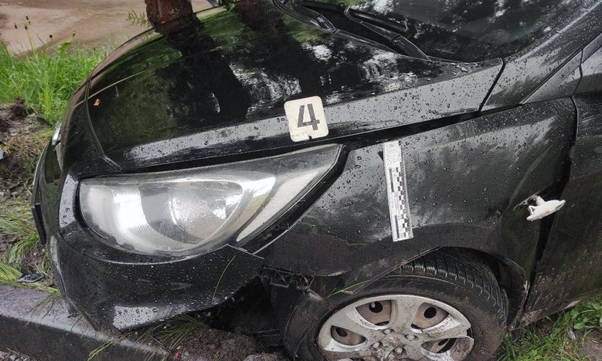 Під Житомиром працівник автомийки розбив чужий Hyundai, який залишили для чистки салону Фото 1