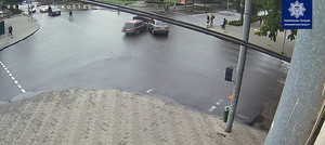 На перехресті в центрі Житомира зіткнулися Suzuki, ВАЗ та Volkswagen. ВІДЕО