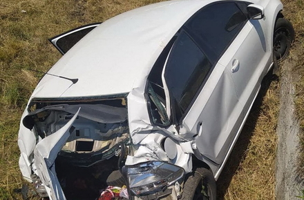 На об’їзній поблизу Житомира Volkswagen злетів з дороги: водій та пасажири отримали травми
