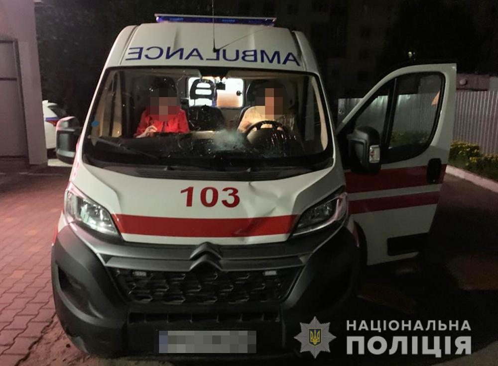 Уночі в Новограді-Волинському «швидка», яка везла хворого до лікарні, збила пішохода