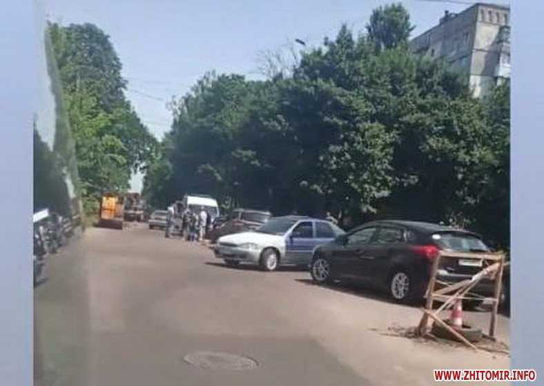 На перехресті у Житомирі автомобіль Lada збив жінку Изображение 2