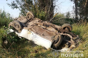 Поблизу міста в Житомирській області Opel з’їхав у кювет і перекинувся на дах: 32-річний водій загинув