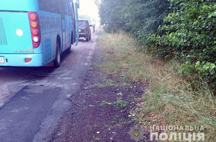 У Житомирській області автобус збив двох велосипедистів