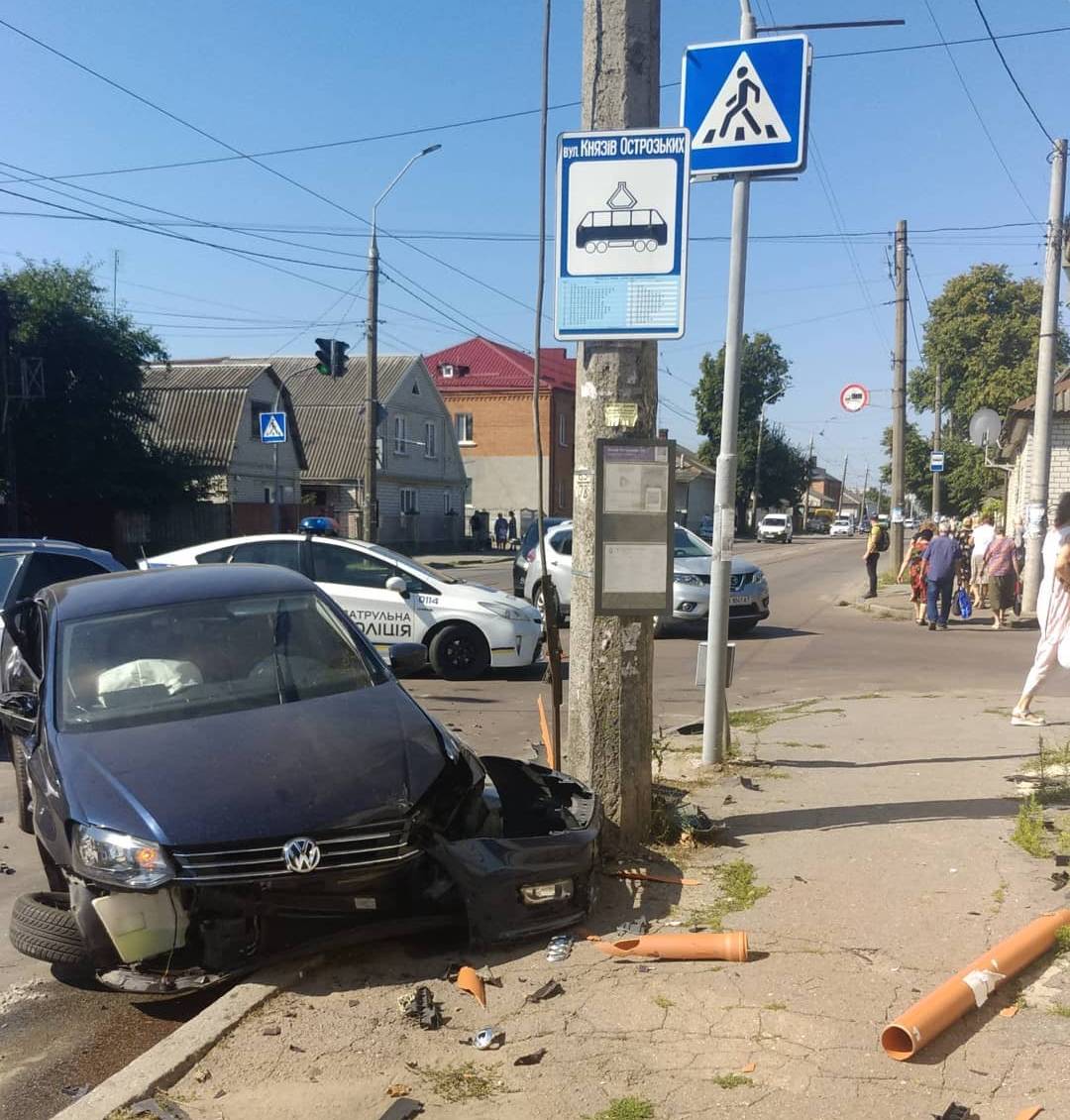 ДТП у Житомирі зупинила рух трамваїв: є постраждалі. ФОТО Изображение 4
