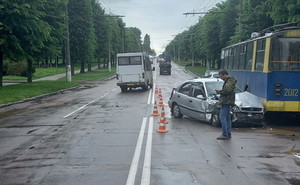 У Житомирі суд оштрафував водія ЗАЗ Sens, який на Польовій в’їхав у бус і тролейбус