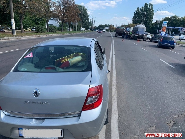 На проспекті Незалежності у Житомирі зіткнулись три автомобілі Фото 3