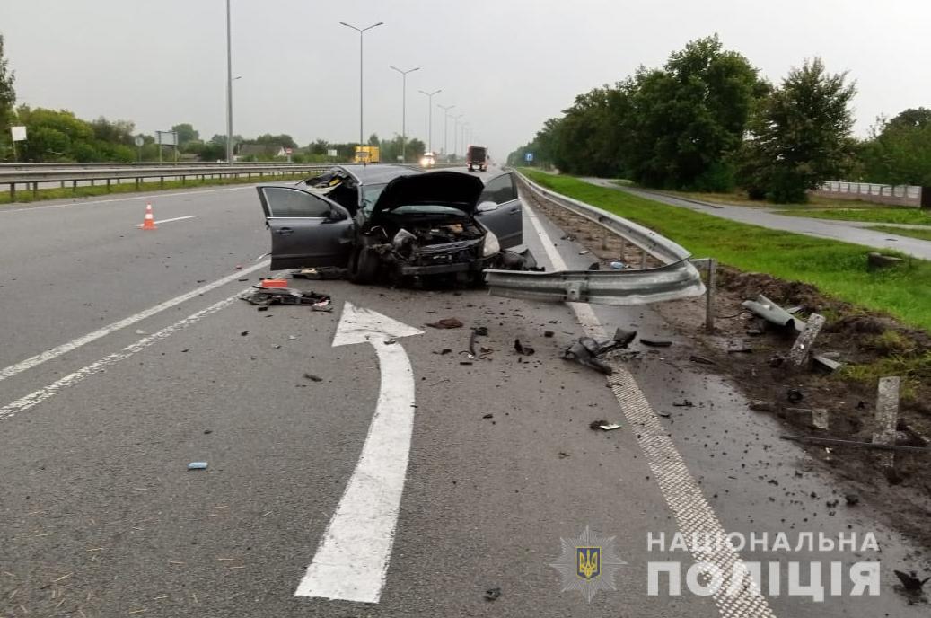 На трасі в Житомирському районі Opel напоровся на колесовідбійник: травмувалися двоє пасажирів Изображение 2