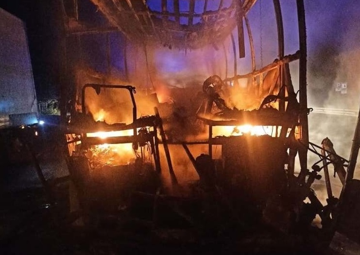 На трасі в Житомирській області автобус зіштовхнувся з DAF і загорівся: 9 осіб постраждали та одна людина загинула